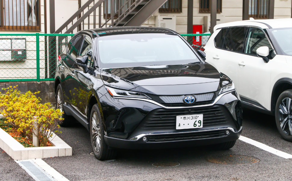 Ever Wonder Why Japanese Cars Are All Parked Backward? Here’s the Surprising Reason