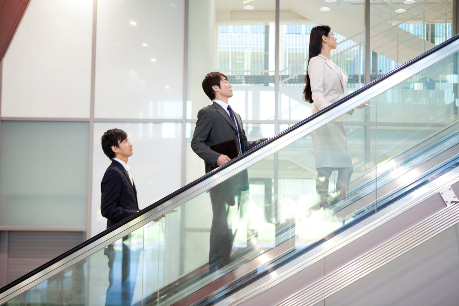 Travel Guide: Japanese Escalator Manners Every Visitor Should Know