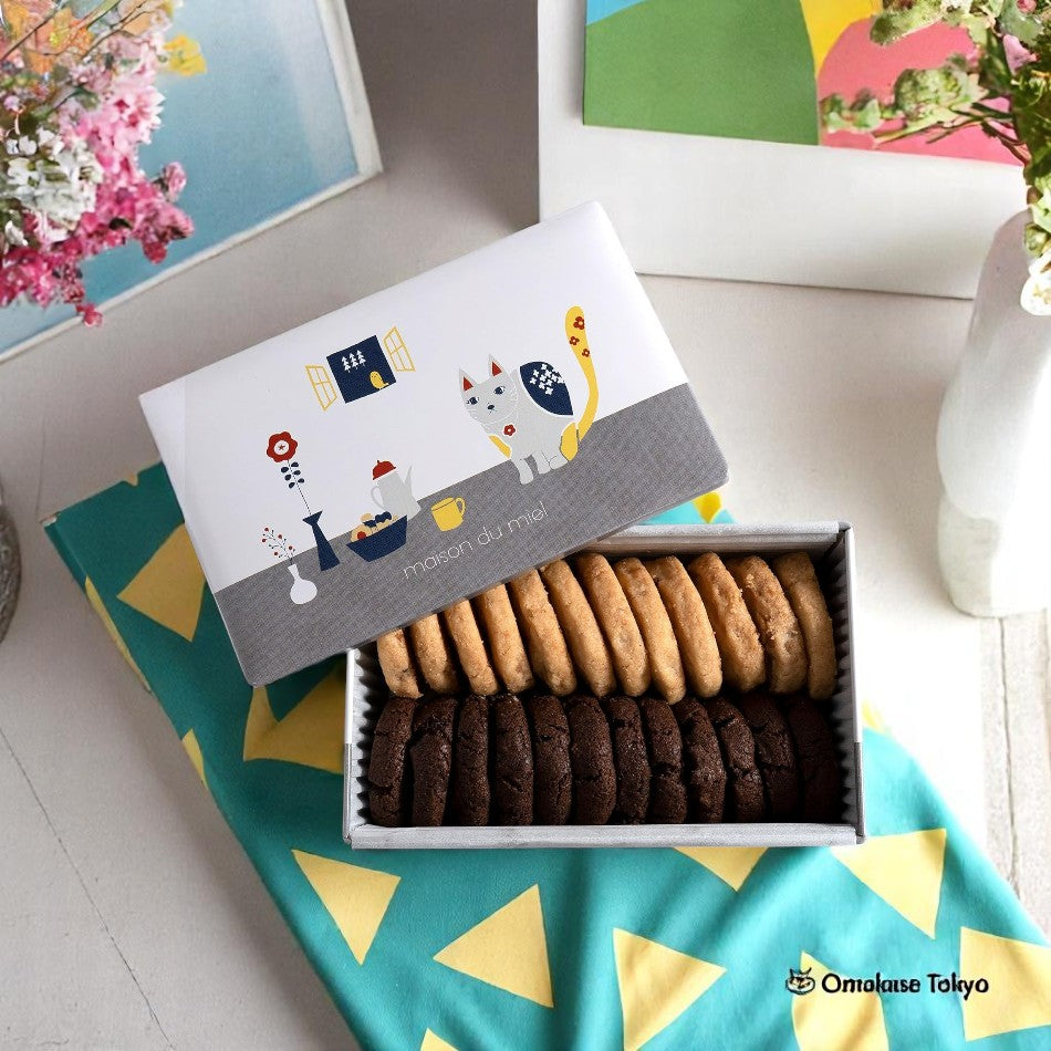 Premium Cat Sabre Cookie Tin Gift Set