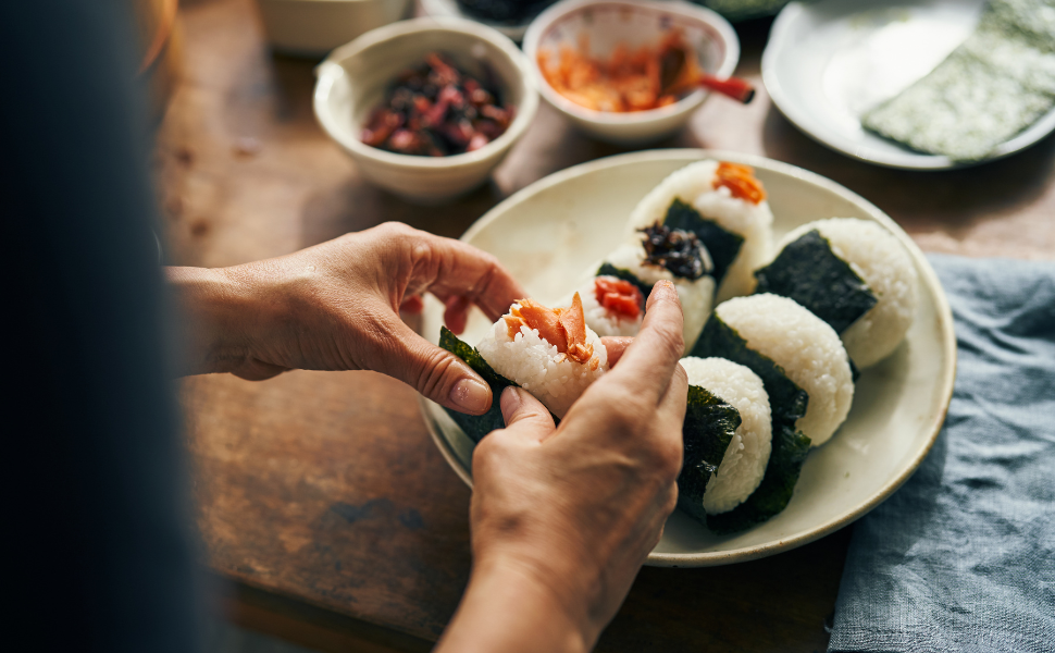 How to Make Onigiri (Japanese Rice Balls) at Home — Easy Recipe for Be ...