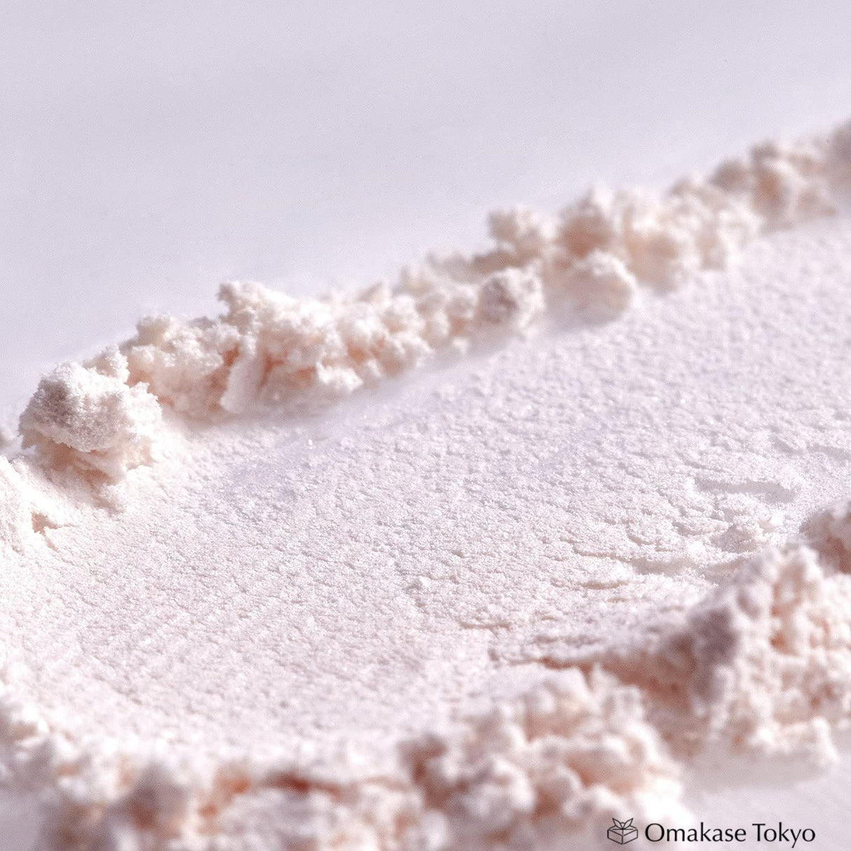 Chifure Loose Powder Unscented Pearly Lucent 20g - Includes Puff