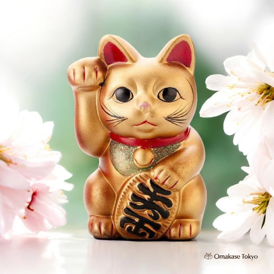 濑户烧招财猫雕像